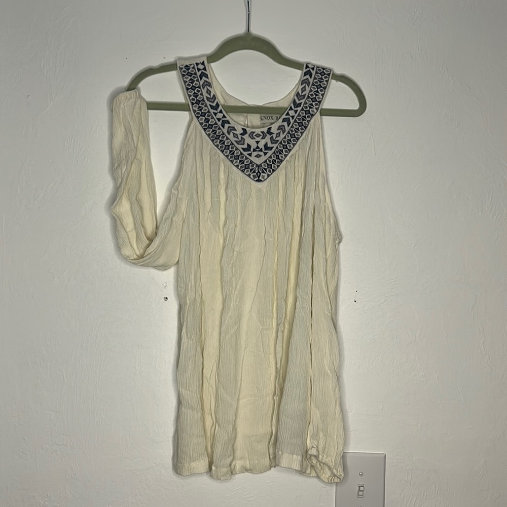 Knox Rose XXL cold shoulder cream long sleeve top